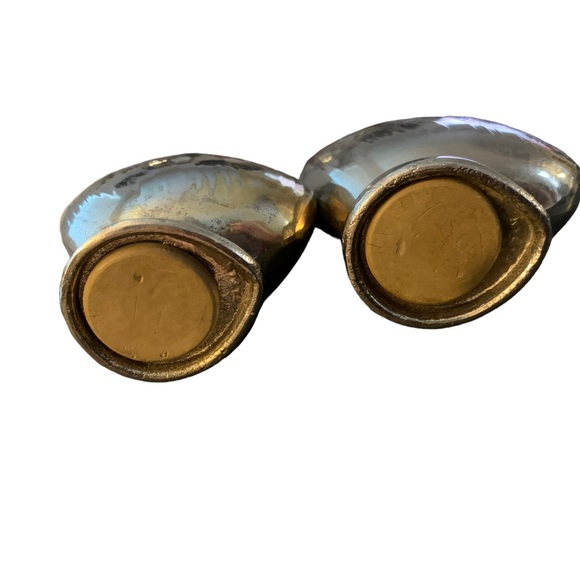 Retro Clam Shell Salt & Pepper Shakers - Picture 4 of 5